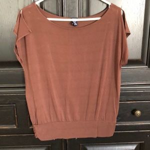 Gap t-shirt with shoulder slit